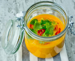 Möhrensuppe mit Chili, Apfelsine und Ingwer