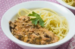 Spaghetti mit kremiger Tomatensoße