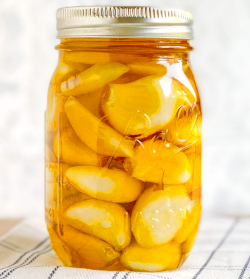 Eingelegter Knoblauch